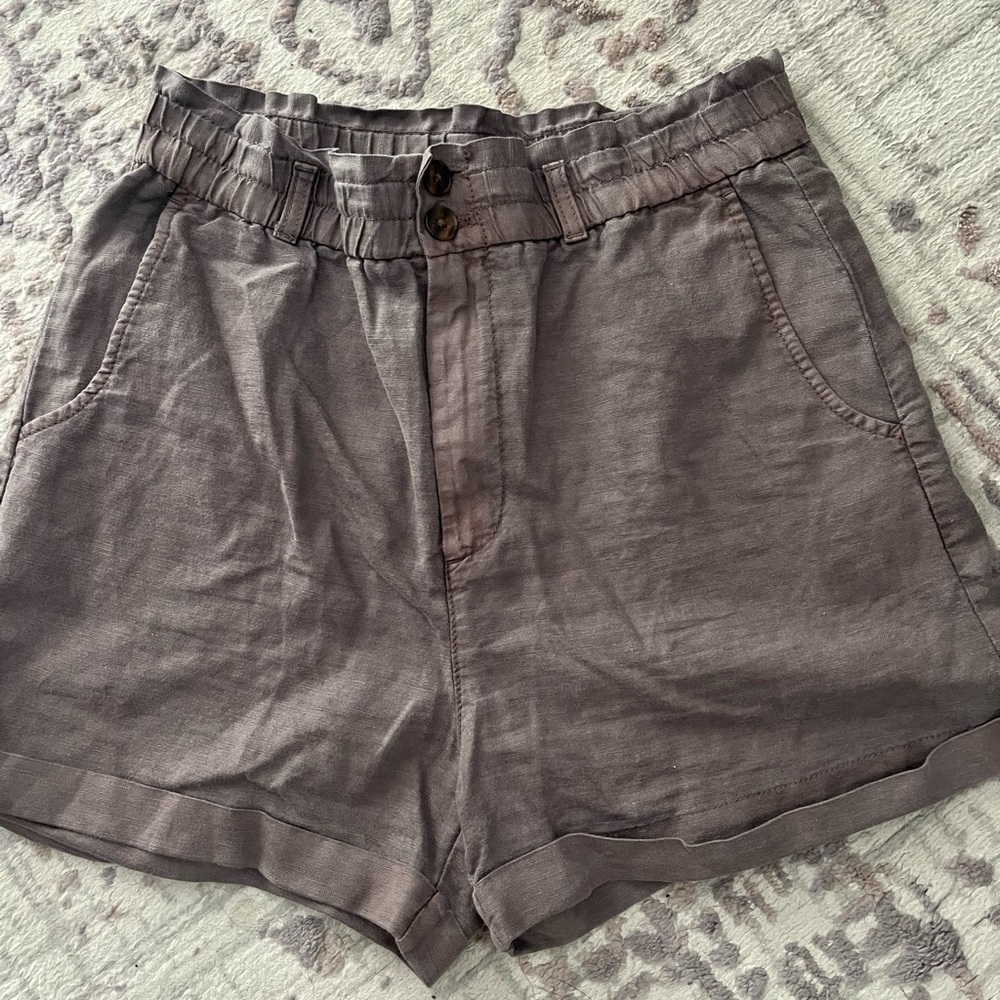 Gap linen blend high waist shorts size 8.